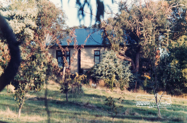 Photograph, Mudbrick house, Shire of Eltham, 1985