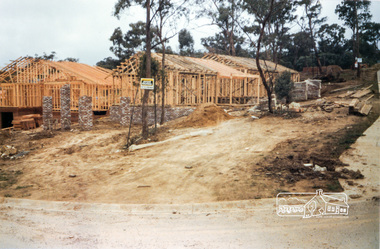 Photograph, Building development cnr Leane Drive and Long Valley Way, Eltham, 1985, 1985