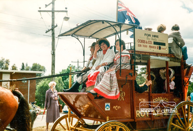 Photograph, Ben Hall's Cobb & Co. coach outside the Shire Offices, Main Road, Eltham, Eltham Community Festival Parade, 8 November 1986, 08/11/1986