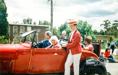 Photograph, Kath Stephenson and Matthew Smith (on running board), Eltham Community Festival Parade, 8 November 1986, 08/11/1986
