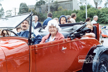 Photograph, Eltham Community Festival Parade, 8 November 1986, 08/11/1986