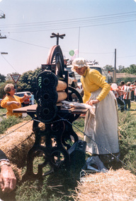 Photograph, Joh Ebeli, Flo Spicer, Eltham Festival Community Parade, 7 November 1987, 07/11/1987