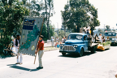 Photograph, Russell Yeoman and Matthew Smith, Eltham Festival Community Parade, 7 November 1987, 07/11/1987