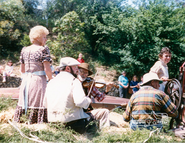 Photograph, Victorian Folk Music Club, Eltham Festival Community Parade, 7 November 1987, 07/11/1987