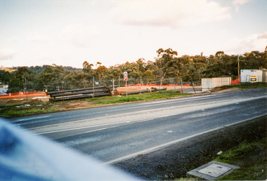 Photograph, Construction site for Eltham Ridge Complex, Bolton Street, Eltham, 4 September 2004, 04/09/2004