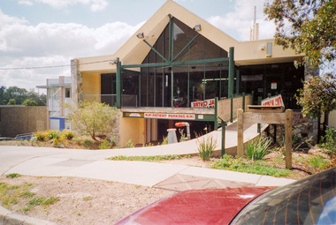 Photograph, Eltham Ridge Medical Centre, 284 Bolton Street, Eltham, September 2009, 2009