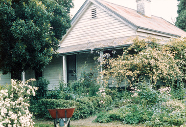 Photograph, M. North, Gulf Station, Yarra Glen, 26 October 1986, 26/10/1986
