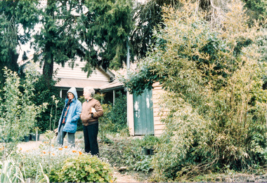 Photograph, M. North, Mary Reagan (left) and Rita Greenway, Gulf Station, Yarra Glen, 26 October 1986, 26/10/1986