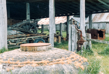 Photograph, M. North, The old well, Gulf Station, Yarra Glen, 26 October 1986, 26/10/1986