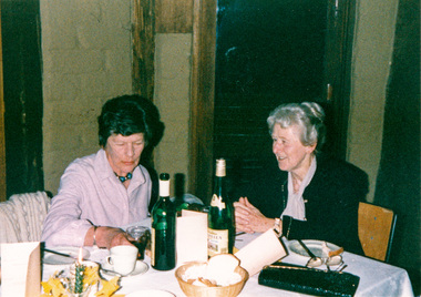 Photograph, Charis Pelling and Opal Smith, 08/07/1987