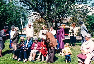 Photograph, Peter Bassett-Smith, Unveiling ceremony of the Memorial Plaque at corner of Main Road and Pitt Street, Eltham commemorating the 20th Anniversary of Eltham District Historical Society, 10 October 1987, 10/10/1987