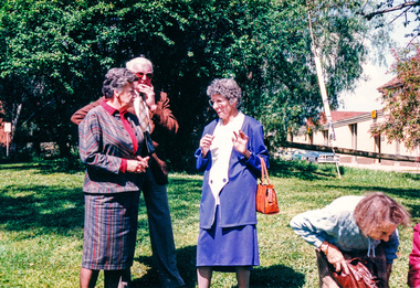 Photograph, Peter Bassett-Smith, Unveiling ceremony of the Memorial Plaque at corner of Main Road and Pitt Street, Eltham commemorating the 20th Anniversary of Eltham District Historical Society, 10 October 1987, 10/10/1987
