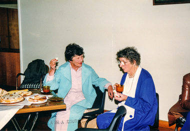 Photograph, Peter Bassett-Smith, 20th Anniversary of Eltham District Historical Society, afternoon tea in Senior Citizens' Centre, 10 October 1987, 10/10/1987