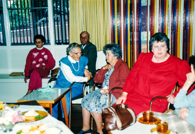 Photograph, Peter Bassett-Smith, 20th Anniversary of Eltham District Historical Society, afternoon tea in Senior Citizens' Centre, 10 October 1987, 10/10/1987