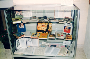 Photograph, Peter Bassett-Smith, Shire of Eltham Historical Society cabinet of memorabilia of Alan Marshall and Nina Christesen (nee Nikailovna), 1988