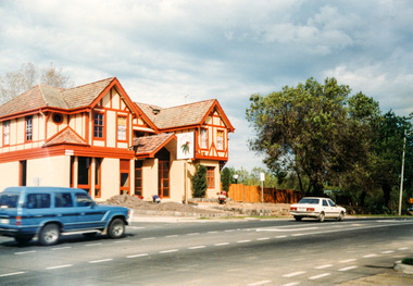 Photograph, Eltham Hotel, cnr Main Road and Pitt Street; 15 April 1989, 15/04/1989