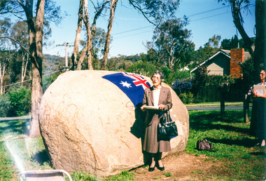 Photograph, Mary Owen, granddaughter of Walter Withers, unveiling the commemorative plaque on Walter Withers Rock at the corner of Bible and Arthur Streets, Eltham, 13 Oct 1990, 13/10/1990