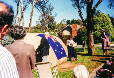 Photograph, Unveiling of the commemorative plaque on Walter Withers Rock at the corner of Bible and Arthur Streets, Eltham, 13 Oct 1990, 13/10/1990
