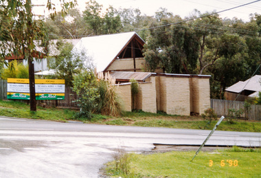 Photograph, 203 Bolton Street at corner of Kirwana Grove, Eltham, 6 March, 1990, 06/03/1990