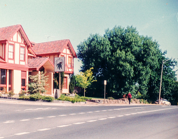 Photograph, Eltham Hotel, cnr Pitt Street and Main Road, Eltham, c.1990, 1990c