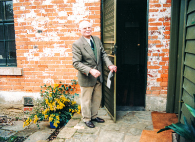 Photograph, Peter Bassett-Smith opens the door on to a new era for Eltham District Historical Society, 12 July 1998, 12/07/1998