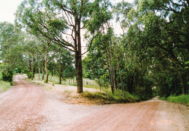 Photograph, Junction of Kings Road (left) and Dawson Road, Kangaroo Ground, 6 December 1992, 06/12/1992