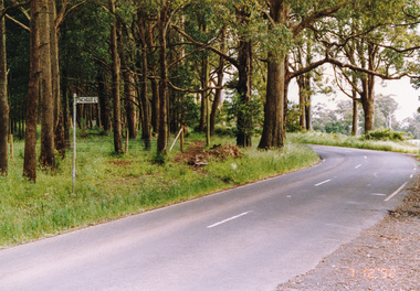 Photograph, Hurstbridge Road at Pinchgut Lane, Kinglake, 7 December 1992, 07/12/1992