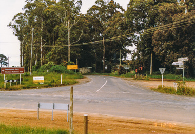 Photograph, Main Road junction, Kinglake, 7 December 1992, 07/12/1992