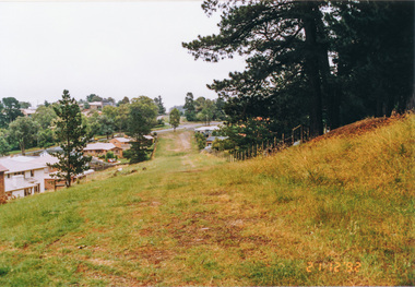 Photograph, Metropolitan Water pipe track looking west near The Esplanade, Research, 21 December 1992, 21/12/1992