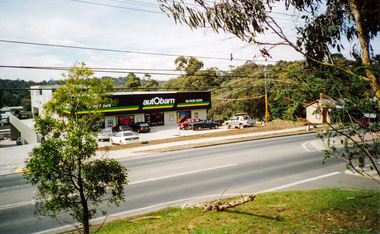 Photograph, Cnr Bolton and Brougham Street, Eltham, October 2005, 2005