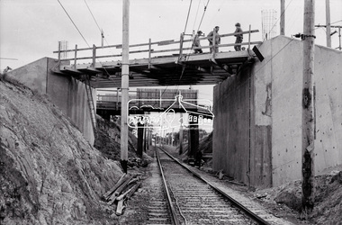 Negative - Photograph, Russell Yeoman, New road bridge under construction over railway line at junction of Sherbourne and Para Roads, Briar Hill, 1971