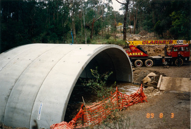 Photograph, Bridge construction over the Diamond Creek, Charlber Lane, St Andrews, 3 August 1989, 3 Aug 1989