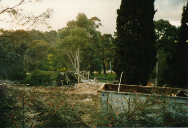 Photograph, Demolition of Eltham Sire Offices, 895 Main Road, Eltham, August 1996, Aug 1996