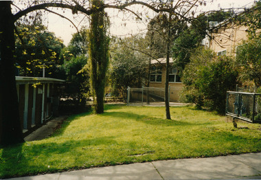 Photograph, Eltham Senior Citizens Centre on left and the rear of the  War Memorial Hall at right, c.August 1996, Aug 1996