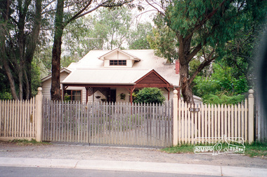 Photograph, Margaret Ball, 30 John Street, Eltham, Nov-Dec 1999, 1999