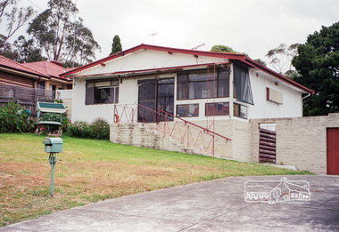 Photograph, Margaret Ball, 8 Taylor Street, Eltham, Nov-Dec 1999 (since demolished), 1999