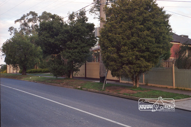 Photograph, Margaret Ball, 107 Bible Street (southwest corner Arthur and Bible Streets), Eltham, June 1999, 1999