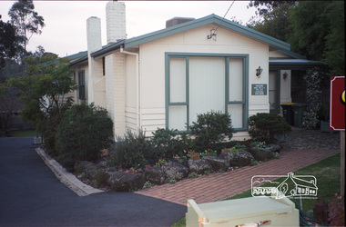 Photograph, Margaret Ball, Cochrane and Debney, Optometrist, 23 Luck Street, Eltham, June 1999, 1999