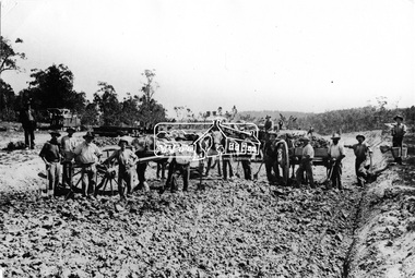 Photograph, Excavating Railway Cutting to Hurstbridge