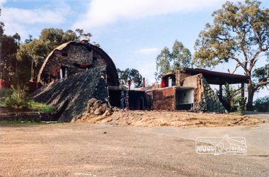 Photograph, Bernie Murray, Last of the Eltham Barrel, 1 November 1989, 1 Nov 1989