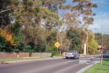Photograph, Main Road, Eltham looking south towards Mount Pleasant Road, c.May 2001