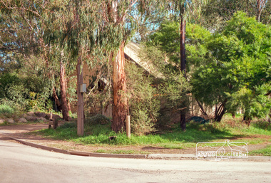 Photograph, 41 Antoinette Boulevard, cnr of Main Road, Eltham, c.May 2001