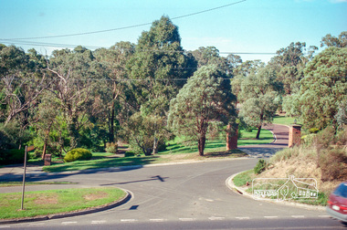Photograph, Looking from Bolton Street southern end across to 6 Fitzsimons Lane, Lower Plenty, c.May 2001