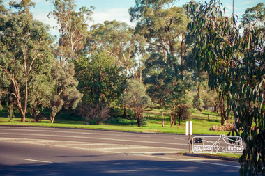 Photograph, Looking northwest along Main Road from Fitzsimons Lane roundabout, Eltham, c.May 2001