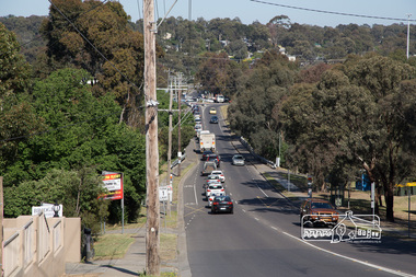 Photograph, Peter Pidgeon, North bound traffic routed down Bridge Street during Bolton Street upgrade, Eltham, 13 November, 2017, 13/11/2017