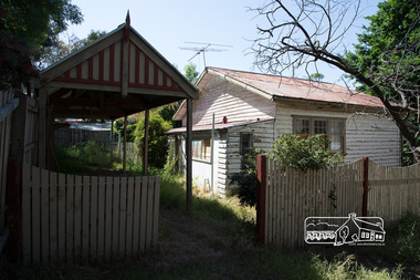 Photograph, Peter Pidgeon, Derelict house, 528 Main Road, Eltham, 13 November 2017, 13/11/2017