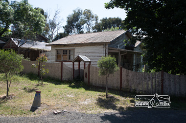 Photograph, Peter Pidgeon, Derelict house, 528 Main Road, Eltham, 13 November 2017, 13/11/2017