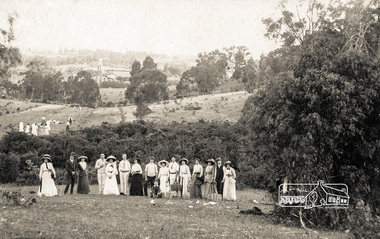 Postcard - Photograph postcard, Boxing Day, Eltham, 26 Dec 1912