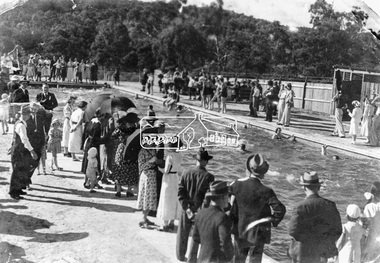 Photograph, Eltham - Opening Day of Swimming Pool, 19 December 1936, 19 Dec 1936