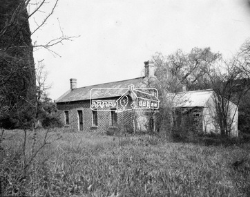 Photograph, Eltham - Shillinglaw Cottage on original site, 1964 - present day (1971) site of Shire Office
